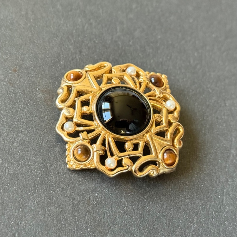 VINTAGE AVANTE Brooch Beaded Filagree Black Cabochon, Faux Pearl, Cat's Eye